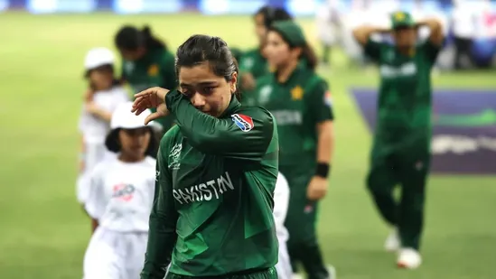 Pakistan's Captain Fatima Sana Overwhelmed with Emotion During National Anthem; Makes Triumphant Return to World Cup Just 4 Days After Father's Passing